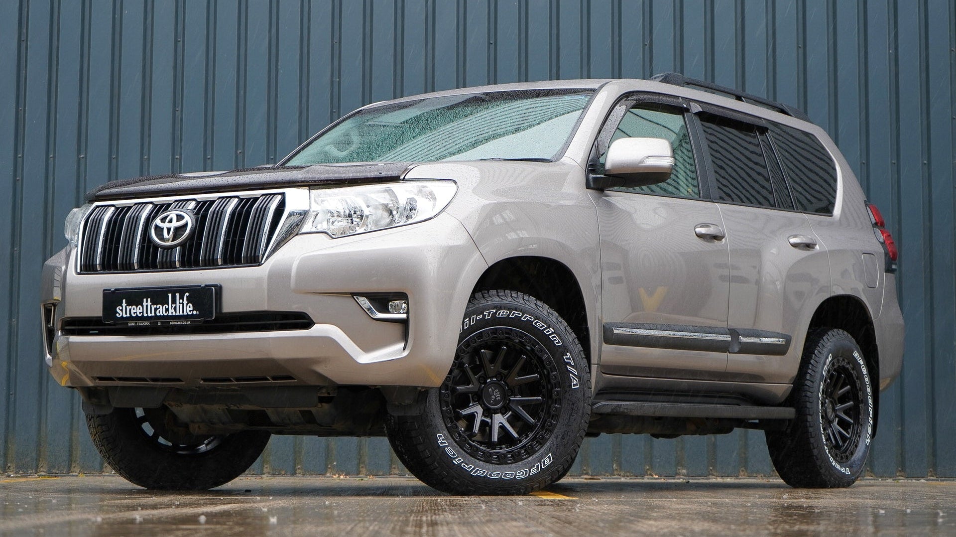 2022 Toyota Land Cruiser Prado 150 (2010+) with 18" Magpie M-02 wheels