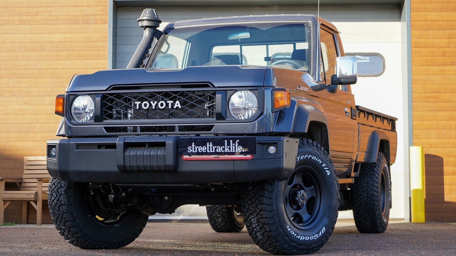 Toyota Land Cruiser 79 (1984+) with 16" BRADLEY V wheels in Matte Black