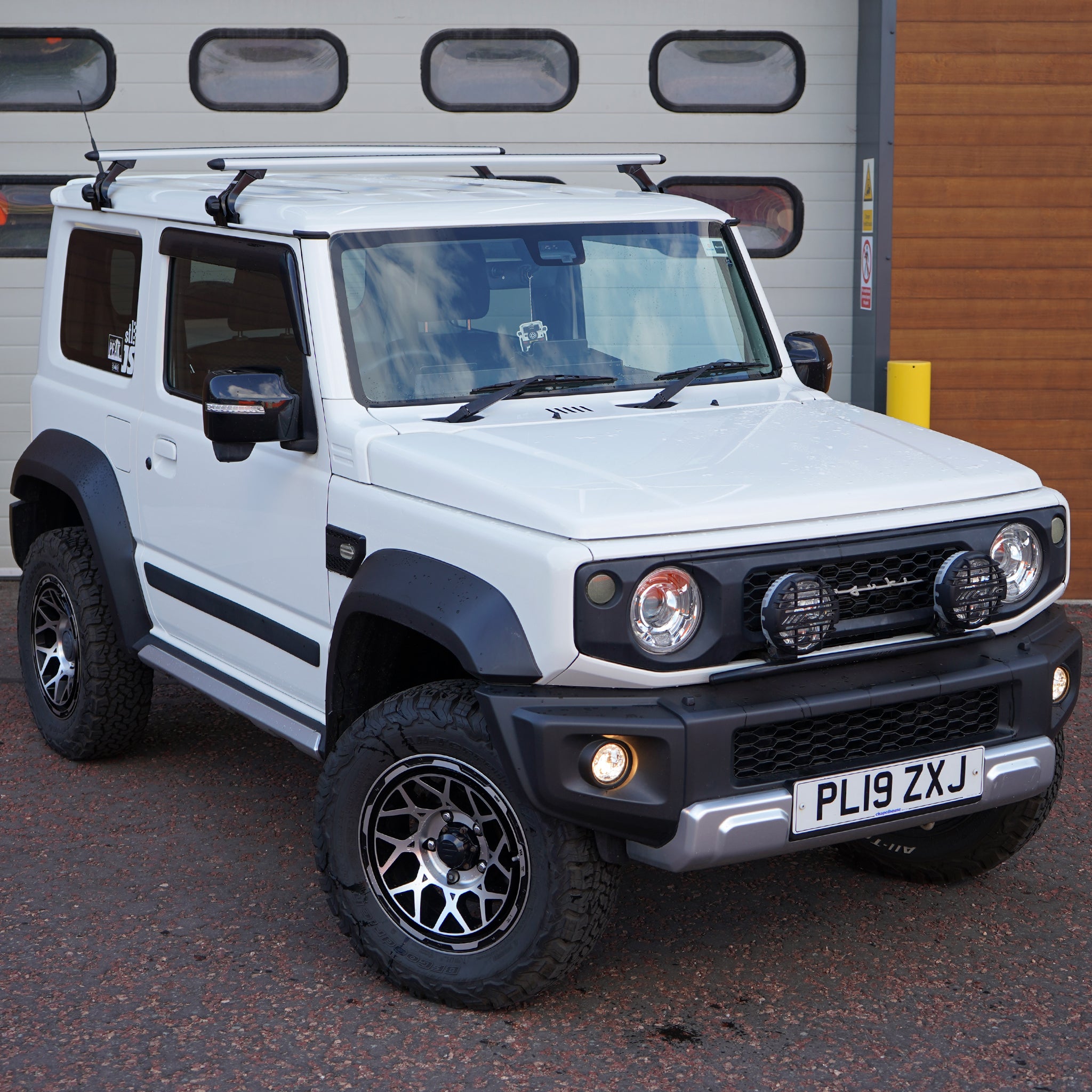 Thule WingBar Evo Load Bars for Suzuki Jimny (2018+)