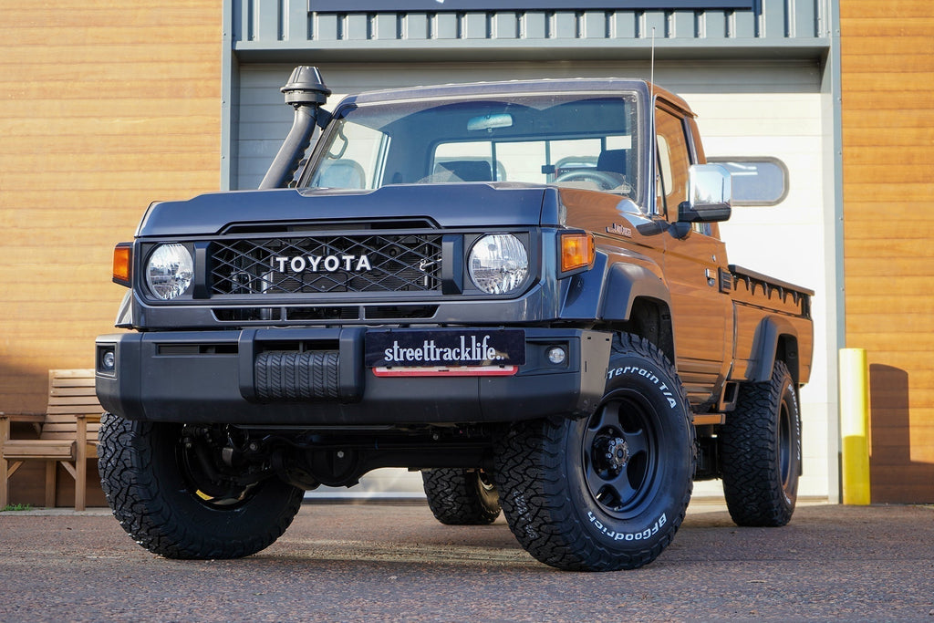 Toyota Land Cruiser 79 (1984+) with 16" BRADLEY V wheels in Matte Black