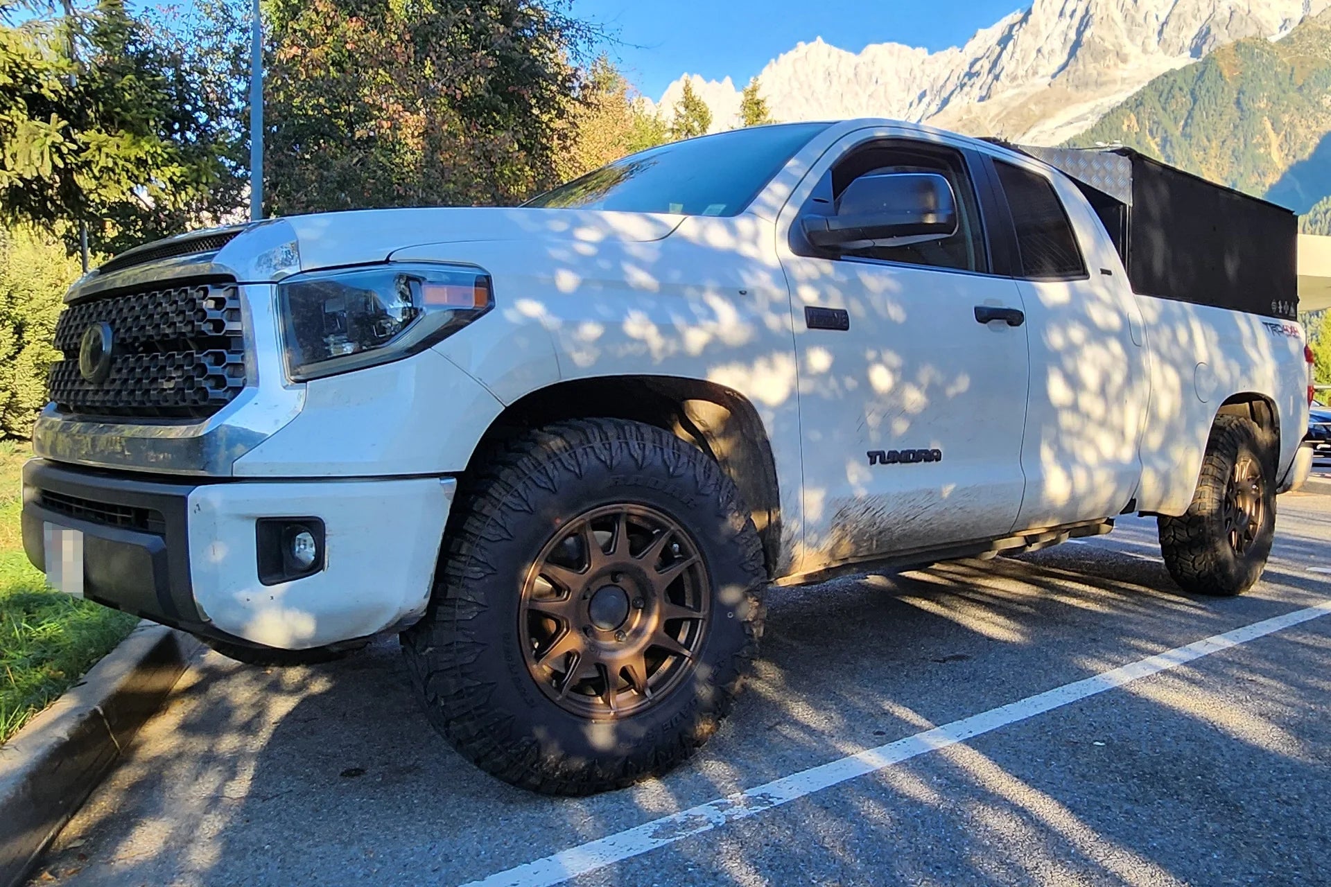 A customer's Toyota Tundra (2006+) with 18" EVO Corse DakarZero wheels