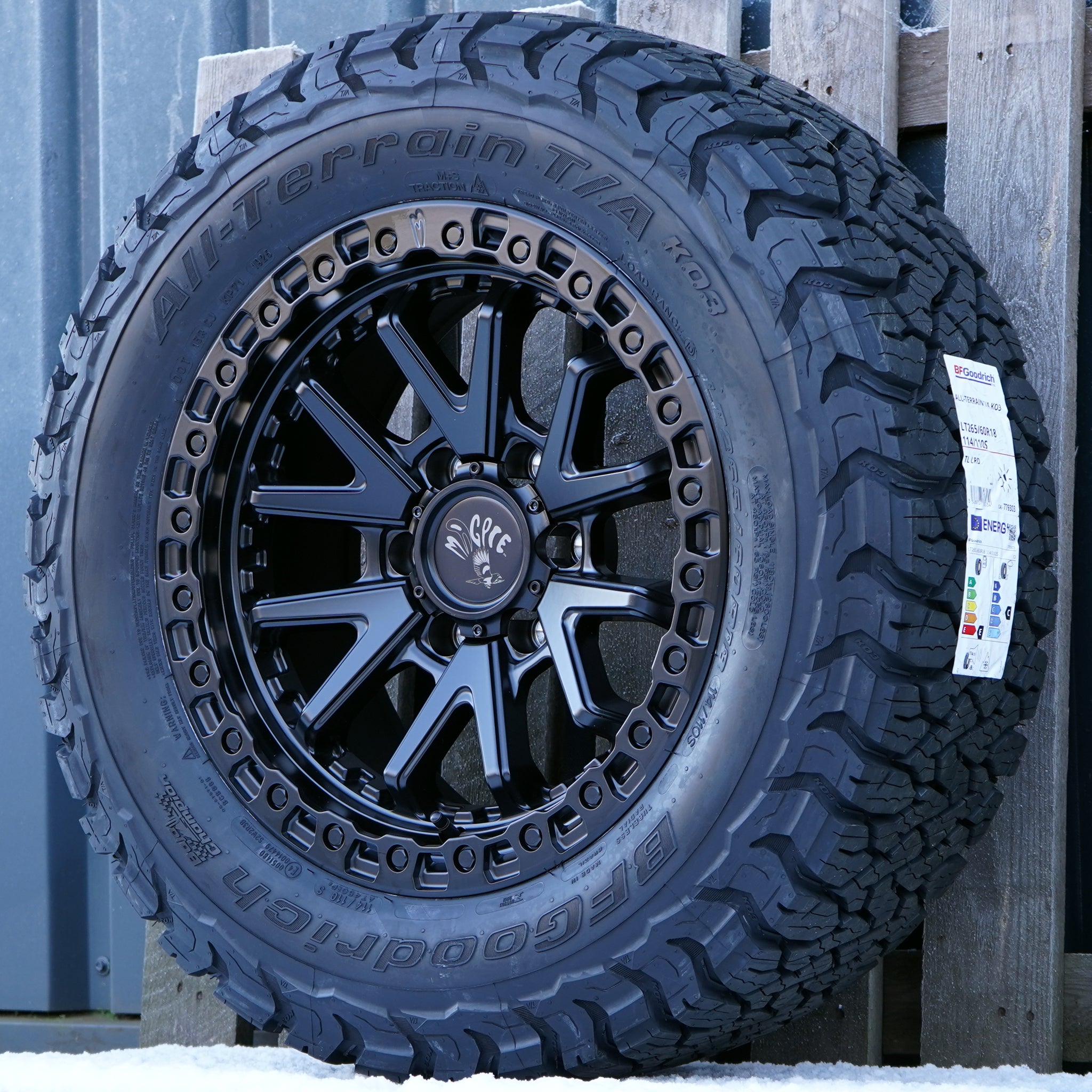 Magpie M-02 18" Wheel & Tyre Package for Toyota Hilux (2016+)