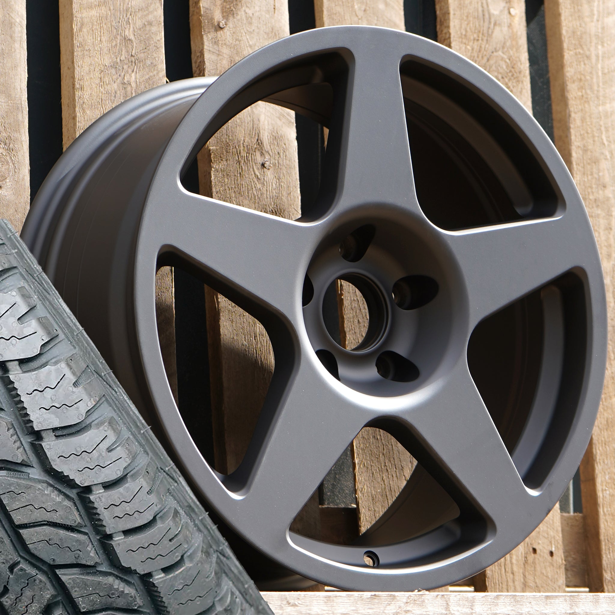 Calibre Five 18" Wheel & Tyre Package for Volkswagen Transporter T6 (2015+)