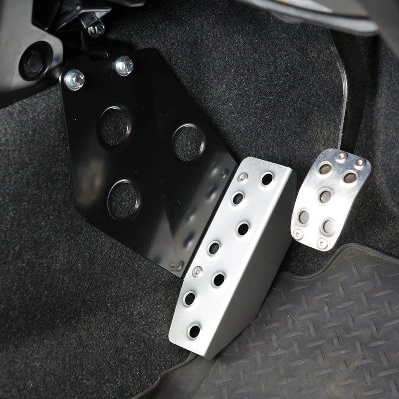 APIO Aluminium Driver's Footrest for Suzuki Jimny (2018+) - Manual Transmission